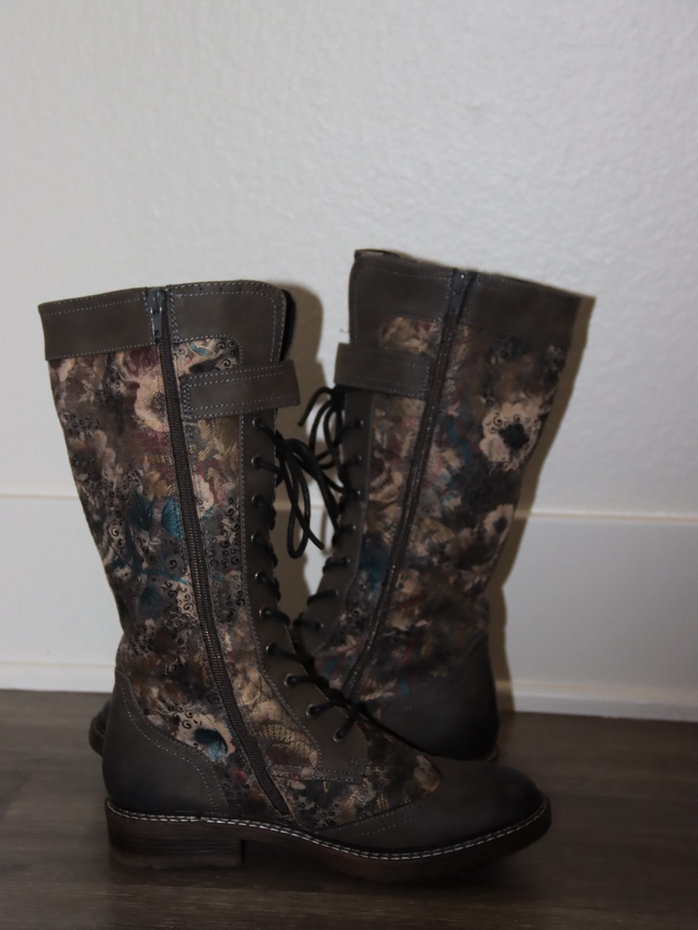 Womens US Size 8 / EU Size 39 Rieker Brown Floral Lace-Up Mid-Calf Boots